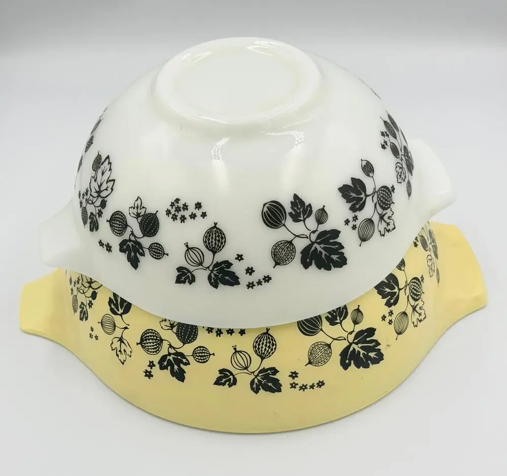 Vintage Pyrex Gooseberry Yellow White Black Cinderella Mixing Bowl 2pc Set